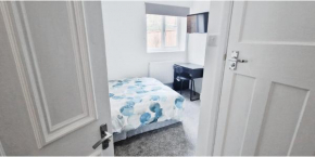 Lovely Room in Modern House near Nottingham